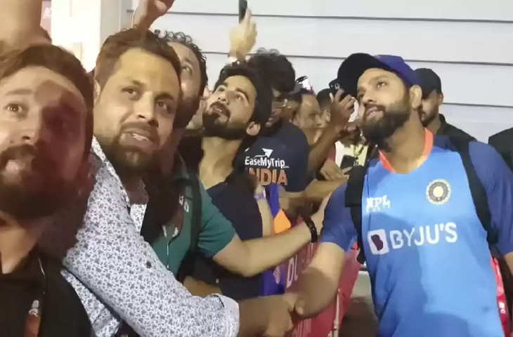 rohit sharma hand catch by pak fan111