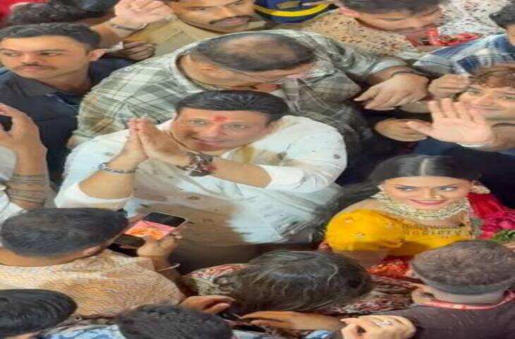 Govinda at Lalbaugcha Raja: को-स्टार कोमल रानी संग बप्पा के दरबार पहुंचे गोविंदा, पत्नी सुनीता ने भी किए दर्शन