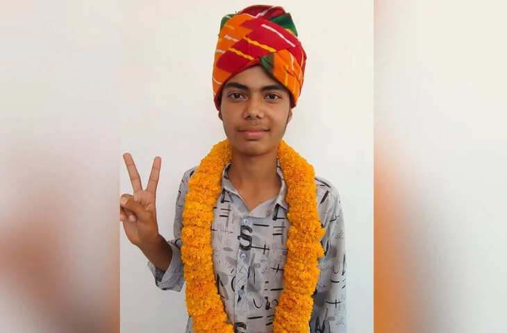 12वीं विज्ञान वर्ग में अमित कुमार मीना ने 99.20% अंक हासिल कर जिले में टॉप किया, गांव में खुशी की लहर