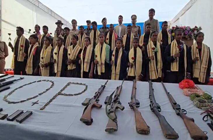 नक्सल नेटवर्क पर करारा प्रहार: ओडिशा में 22 माओवादियों का सरेंडर, पुलिस के दबाव में टूटी कमर