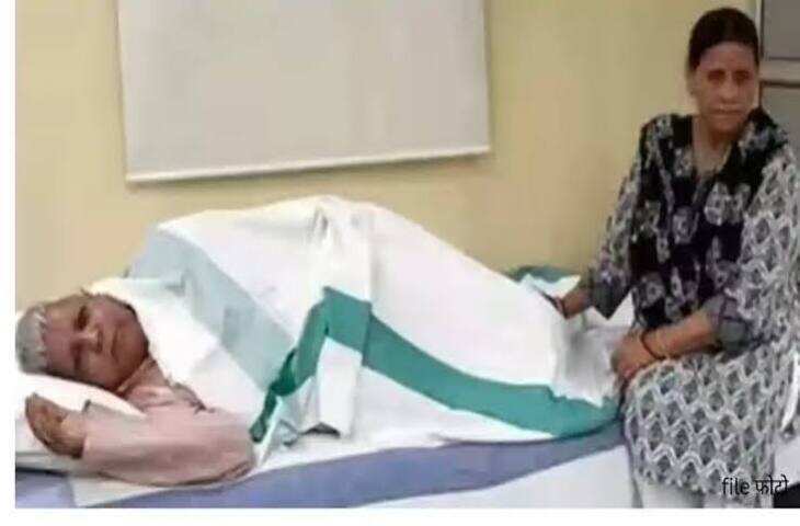 RJD सुप्रीमो लालू यादव की तबीयत बिगड़ी, इलाज के लिए IGIMS में भर्ती; परिवार के सदस्य रहे साथ