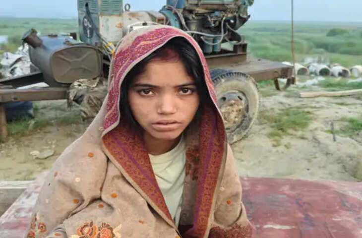 फर्रुखाबाद में गंगा से तैरकर किनारे पहुंची गर्भवती महिला, अर्धनग्न हालत में देख लोगों के उड़े होश