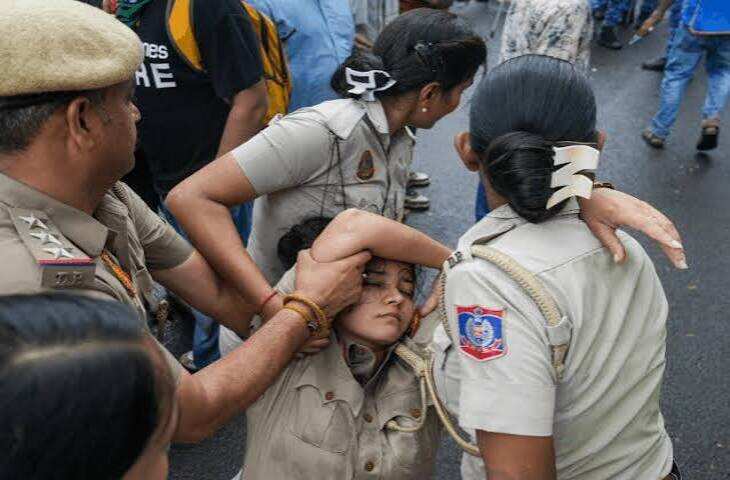 संसद मार्च में पुलिस कार्रवाई के आरोपों की जांच करेगी 5 सदस्यीय हाई पावर्ड कमेटी, वीडियो में देंखे सुप्रीम कोर्ट ने नामों का किया ऐलान