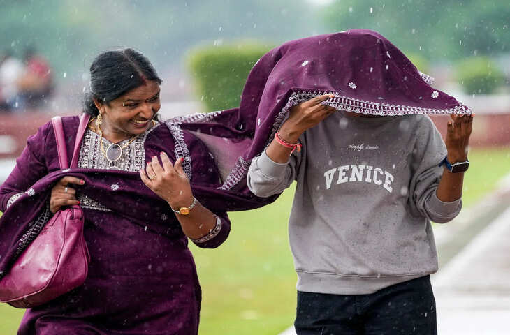 दिल्ली-NCR में तेज बारिश, मौसम विभाग ने सुबह जारी किया था ऑरेंज अलर्ट; दिल्ली-नोएडा समेत कई इलाकों में बरसे बादल