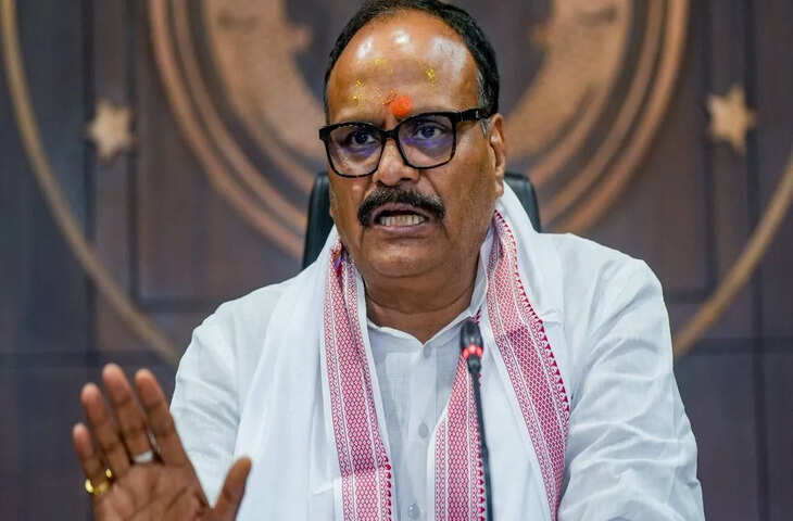 यूपी में शंकराचार्य विवाद गरमाया, डिप्टी सीएम ब्रजेश पाठक बोले&mdash; चोटी-शिखा खींचना महापाप
