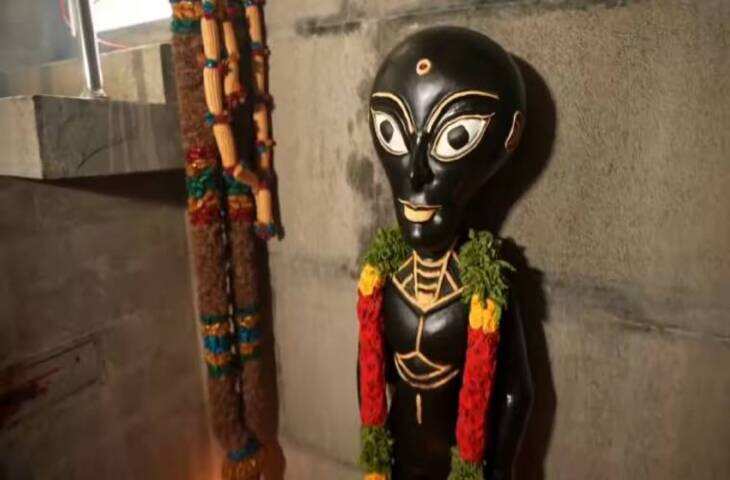 India&rsquo;s Mysterious Temple: भारत में मौजूद है एक ऐसा मंदिर जहाँ पूजा जाता है एलियन ? जमीन के नीचे का रहस्य उड़ा देगा होश&nbsp;