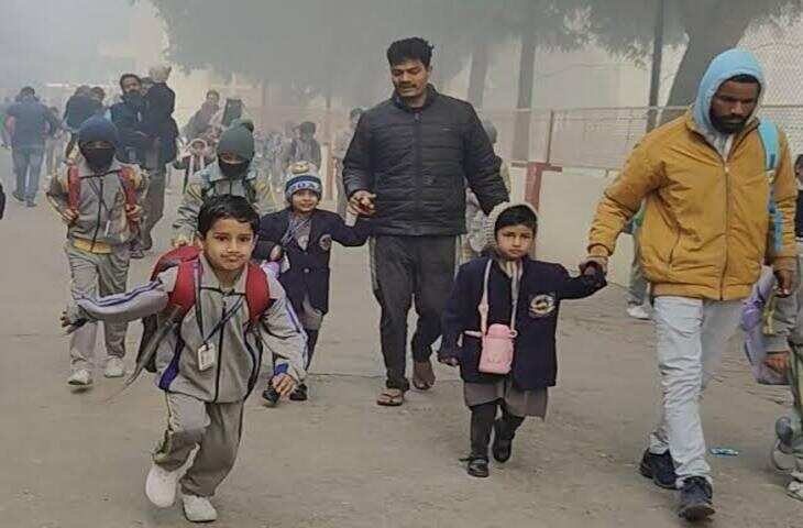 Varanasi School Holiday: आज बंद हैं कक्षा 1 से 5 तक के स्कूल, 6 से 12वीं तक बदला टाइम; जानें पूरा अपडेट