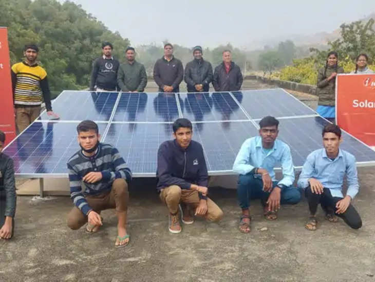Jaipur सरकारी स्कूल की छत पर लगा सोलर पैनल : बिजली कटौती की समस्या से मिलेगी राहत, ऑनलाइन काम में आती थी परेशानी