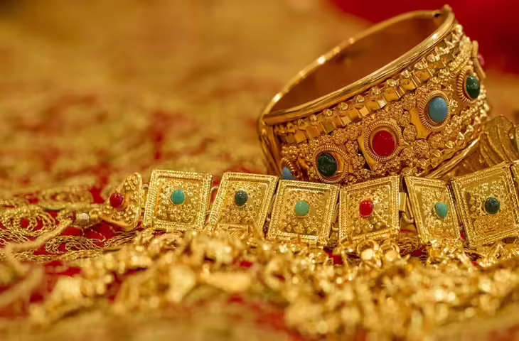 Gold-Silver Price Update : फिर चमका सोना जबकि चांदी में आई गिरावट, खरीदने से पहले चेक करे आज के लेटेस्ट रेट्स&nbsp;