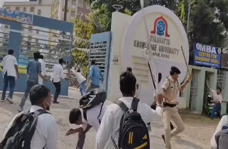 पटना की दो यूनिवर्सिटी में छात्रों का हंगामा, जमकर तोड़फोड़: पुलिस से झड़प में 3 जवान घायल; BHU के बाहर 500 छात्रों ने किया प्रदर्शन