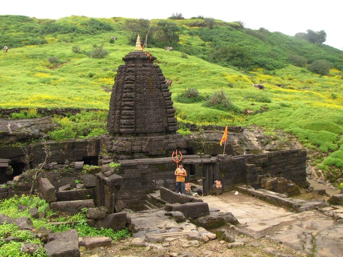 Kedareshwar cave temple in maharashtra
