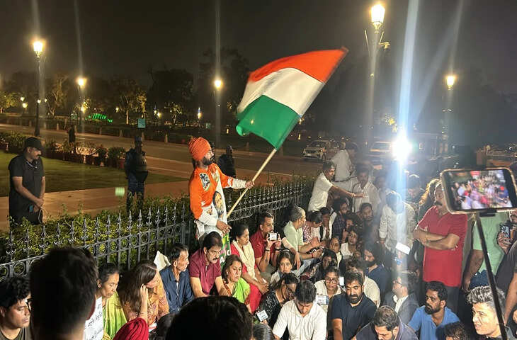 अंकिता भंडारी के माता-पिता से मिले राहुल-प्रियंका गांधी, वीडियो में जाने इंडिया गेट पर धरने में पहुंचे; राज्यपाल दुष्यंत गौतम की नियुक्ति रद्द करने की मांग