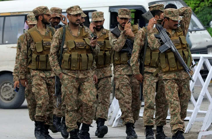 '55 हजार लोगों ने छोड़ा घर 27 क्षेत्रों में कर्फ्यू...' आखिर क्या कर रही पाकिस्तानी सेना, क्या चल रही किसी बड़े ऑपरेशन की तैयारी ?