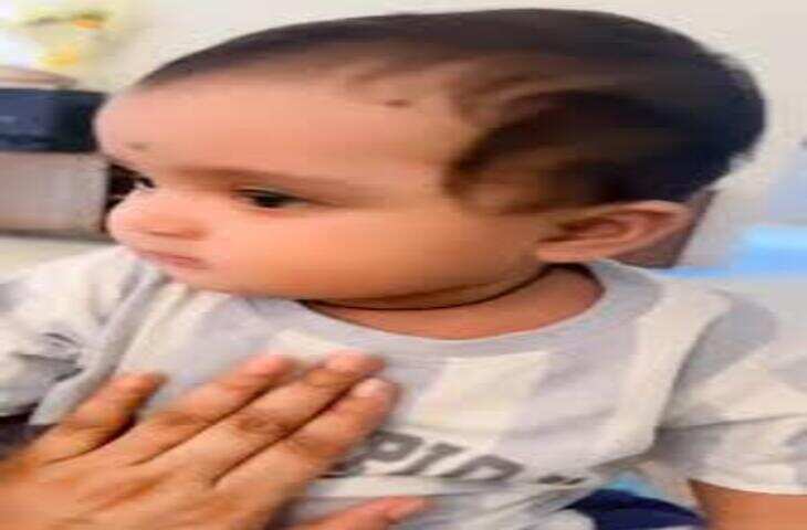 पिता को खाना बनाते देख मासूम बच्ची ने किया ऐसा काम कि पूरा सोशल मीडिया हैरान, यहाँ देखे क्यूट वायरल वीडियो 