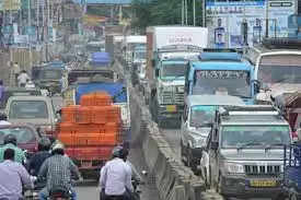 Manali बंजार-लटीपरी सड़क की दुर्दशा पर चक्का जाम