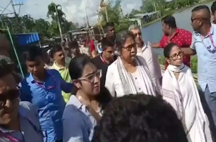 ममता बनर्जी के काफिले पर फेंका गया कीचड़ और जूता, भड़कीं पूर्व CM; BJP पर लगाया बड़ा आरोप