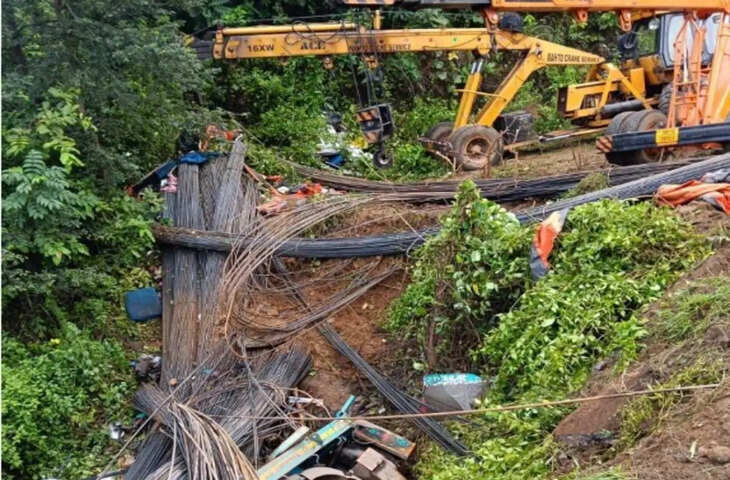रामगढ़ की चुट्टूपालू घाटी में दर्दनाक हादसा, 20 फीट गहरे गड्ढे में गिरा सरिया लदा ट्रेलर; दो की मौत