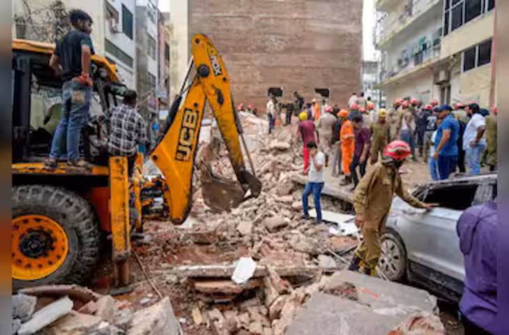 Delhi Bulldozer Action: अवैध हॉस्टलों और PG पर दिल्ली सरकार की गाज! PG हादसे में 5 गिरफ्तार