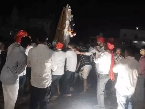 औरंगाबाद में विजयादशमी पर निकली भव्य शोभायात्रा, जामा मस्जिद के पास मुस्लिम समुदाय ने बरसाए फूल; अदरी नदी में हुआ प्रतिमा विसर्जन