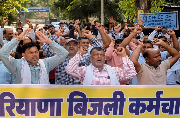 हरियाणा में बिजली कर्मचारियों ने हड़ताल ली वापस, सीएम नायब सैनी और अनिल विज से बातचीत के बाद फैसला