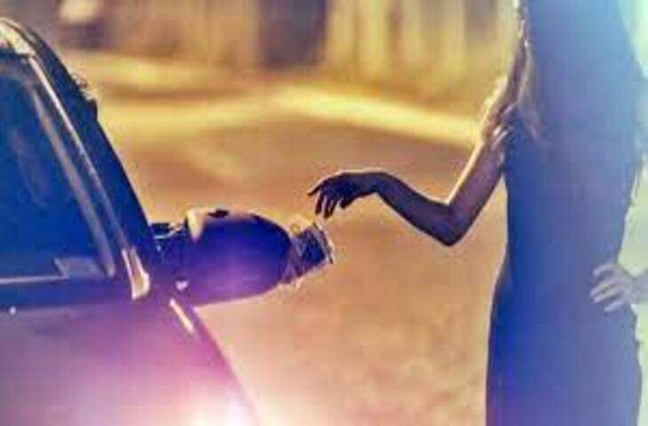 शख्स घर लेकर आया था 80 रु में सेक्स वर्कर, 1 घंटे बाद पेमेंट से किया इंकार, चाकू से काट दिया ये पार्ट