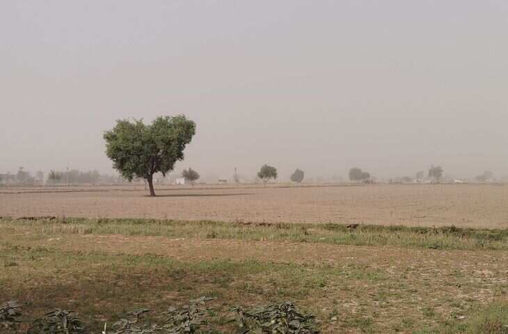 राजस्थान में बदला मौसम: कहीं बारिश-ओलावृष्टि तो कहीं धूलभरी आंधी, फुटेज में जाने भरतपुर में ट्रांसफार्मर को ठंडा रखने के लिए लगाए कूलर