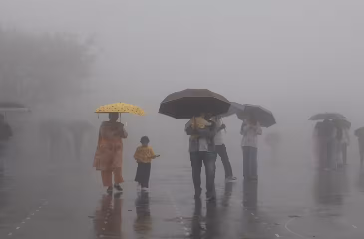 झारखंड में भारी बारिश से बिगड़े हालात, कई जिलों में बाढ़ जैसे हालात; सैकड़ों घरों में घुसा पानी