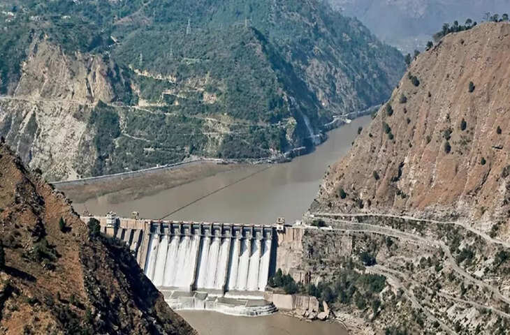 पानी पर बढ़ा भारत-पाक तनाव! सिंधु जल संधि के मुद्दे पर पाकिस्तान के रक्षामंत्री का बड़ा बयान, जंग की दी धमकी
