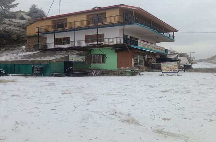 चंबा में बर्फबारी से किसान और बागवान खुश