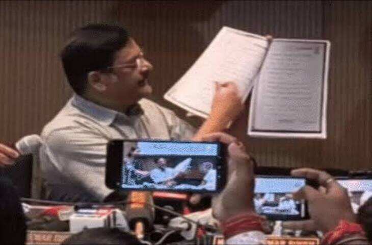 BPSC TRE-4 को लेकर पटना में छात्रों का आंदोलन तेज, सीएम हाउस घेराव का ऐलान; वीडियो में जाने जेपी गोलंबर की बैरिकेडिंग तोड़ी