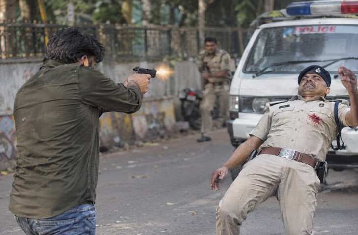शराब तस्करों का खूनी हमला! शराब से भरी पिकअप का पीछा कर रही टीम पर फायरिंग, सिपाही अजीत कुमार की मौत