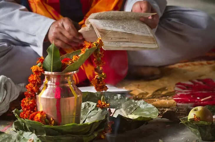 भारत से अमेरिका तक पुजारियों की दक्षिणा पर चर्चा, सोशल मीडिया पर फीस को लेकर तुलना वायरल