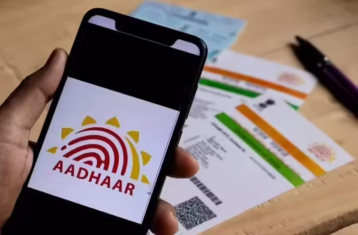 Aadhaar Card Scam Alert: फ्रॉड से बचने के लिए आधार से जुड़ी ये 4 जरूरी टिप्स जरूर अपनाएं, नहीं होगा कोई धोखा​​​​​​​