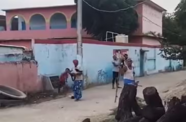 मथुरापुर गांव में जमीन विवाद को लेकर दो पक्षों में खूनी संघर्ष, गोली लगने से युवक गंभीर घायल