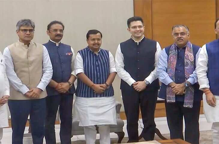 राजनीति में आया बड़ा भूचाल! राघव चड्ढा अचानक बीजेपी में शामिल, नितिन नवीन ने खिलाई मिठाई