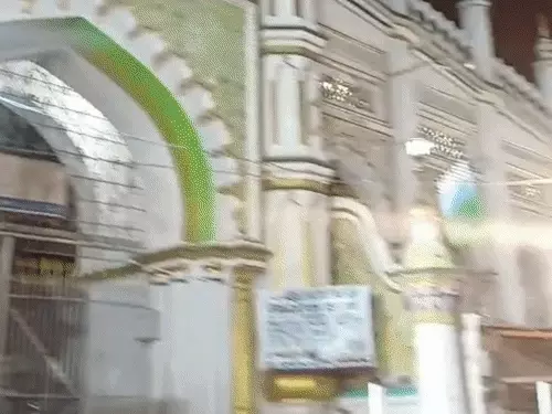 दशहरा की आधी रात जामा मस्जिद के पास से गुजरीं 5 दुर्गा प्रतिमाएं, सुरक्षा के बीच गूंजे जयकारे और ढोल-नगाड़े