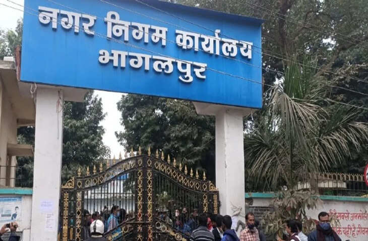 भागलपुर नगर निगम ने गंगा किनारे अवैध निर्माण पर कसा शिकंजा, पांच लोगों को नोटिस, ध्वस्तीकरण का चेतावनी