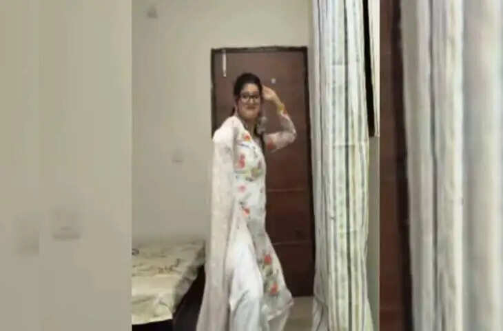 'Sheesha' गाने पर लड़की ने लगाए जबरदस्त ठुमके, सफेद सूट में डांस देख लोग हुए दीवाने