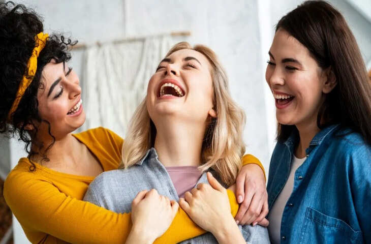 Health Benefits of Laughter: खुलकर हंसने से शरीर और दिमाग पर क्या असर पड़ता है? जानें हंसी के फायदे