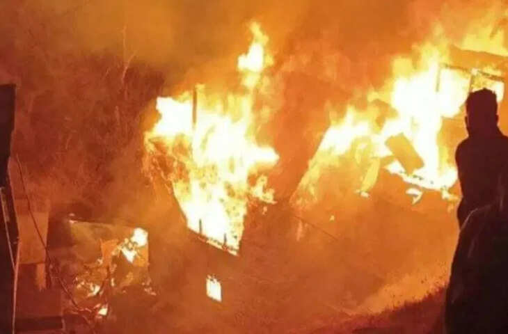 गैस सिलेंडर में धमाकों से भड़की आग; गुरुग्राम में 40 से अधिक झुग्गियां जलकर खाक