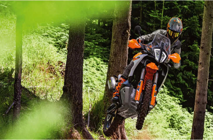 नई KTM 890 Adventure R Rally 2026 लॉन्च, जानें इस बाइक की खासियत,&nbsp;पावर और कीमत&nbsp;