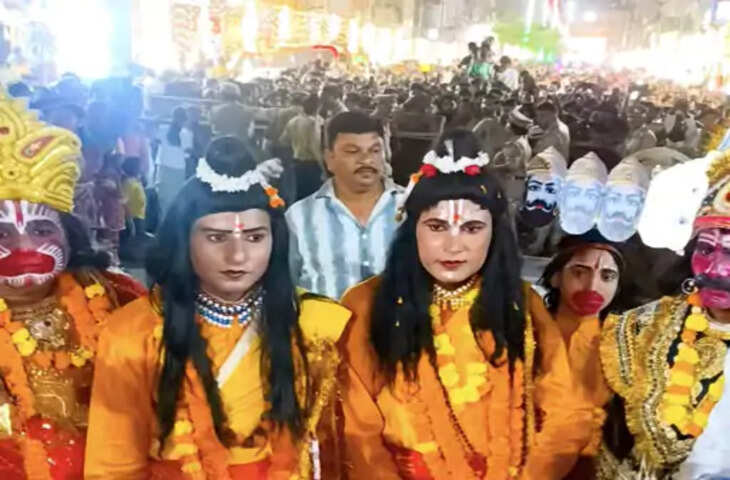 सुल्तानपुर में नवरात्रि समापन और विजयादशमी पर उमड़ी श्रद्धालुओं की भीड़, देर रात तक पंडालों में लगी रही भक्तों की कतार