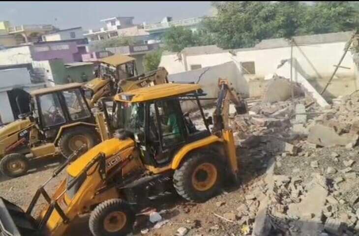 5 करोड़ की ब्राउन शुगर तस्करी मामले में बड़ी कार्रवाई, वीडियो में जाने तस्कर उस्मान खान के अवैध निर्माण पर चला बुलडोजर
