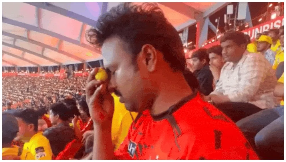 Sunrisers Hyderabad फैन का अजीब टोटका कैमरे में कैद! नींबू-मिर्च के साथ मंतर पढ़ते दिखा, क्या इसी कारण हारी CSK ?