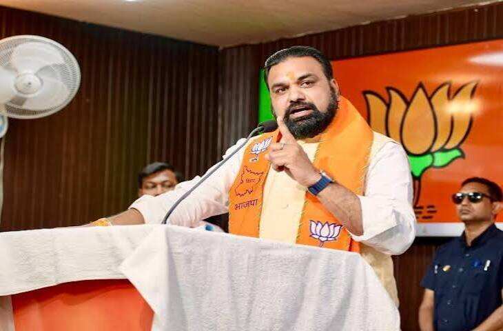 मुंगेर में तिरंगा यात्रा में शामिल हुए CM सम्राट चौधरी, हाथ में तिरंगा लेकर पैदल चले
