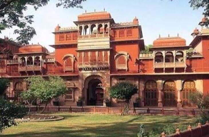 बीकानेर के ऐतिहासिक गजनेर पैलेस में चोरी, सरदार निवास का ताला तोड़कर ले गए कीमती पीतल-तांबे के बर्तन; CCTV खंगाल रही पुलिस