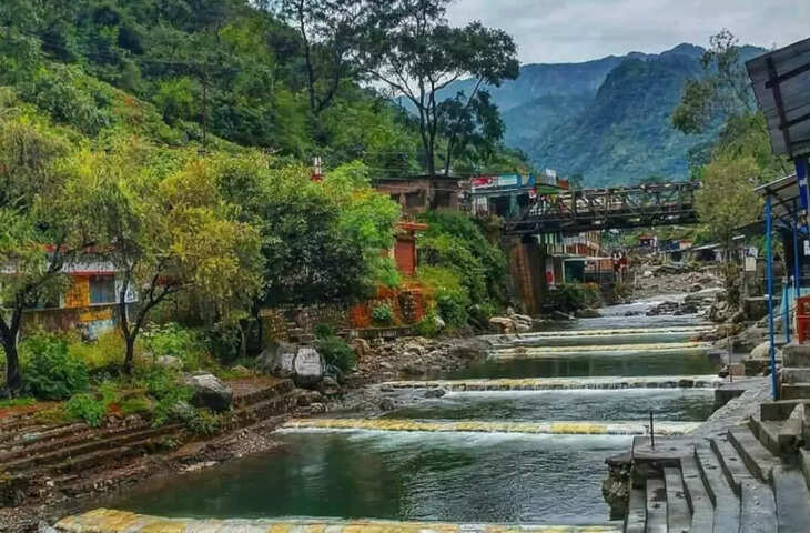 क्या आप भी अपने परिवार के साथ जा रहे हैं देहरादून घूमने तो जरूर ट्राई करें ये स्वादिष्ट डिश
