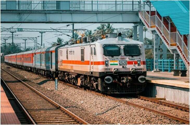 जयपुर जंक्शन पर यात्रियों की भारी भीड़, फुटेज में देंखे गर्मी से राहत के लिए लगाया गया टेंट लेकिन कूलर व्यवस्था पर उठे सवाल