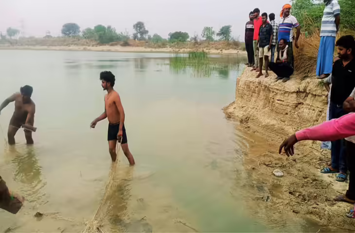 तीन मासूम बच्चों के साथ तालाब में कूदी महिला, सास की तेरहवीं के बाद उठाया खाैफनाक कदम; छाया मातम