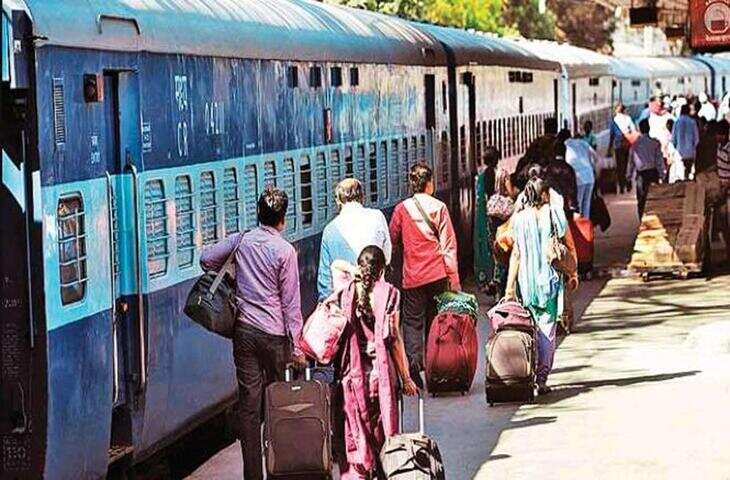 रेल यात्रियों के लिए जरूरी खबर! Train Luggage Rule के तहत तय है सामान की लिमिट, ज्यादा सामान पर देना होगा एक्स्ट्रा चार्ज&nbsp;